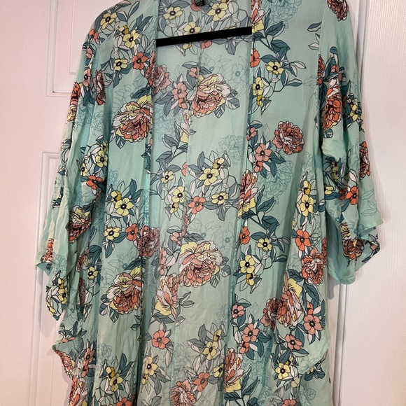 torrid Other - Torrid Crepe Floral Kimono Shirtall Cardigan